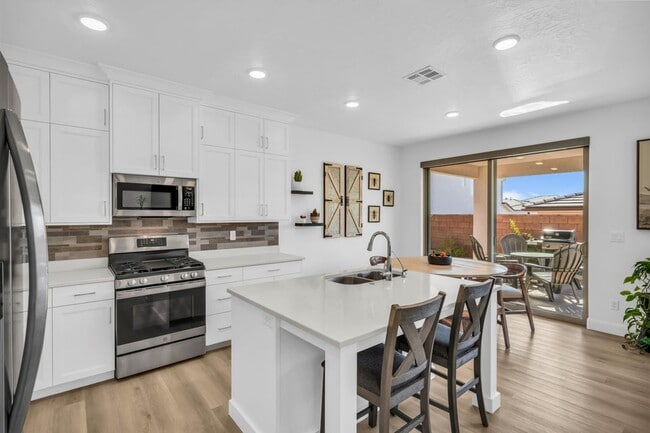 Building Photo - 4546 S Lucy Ln
