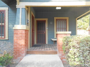 Building Photo - 711 E Evergreen Ct