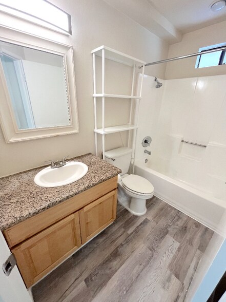 Building Photo - 248 W Avenida Palizada