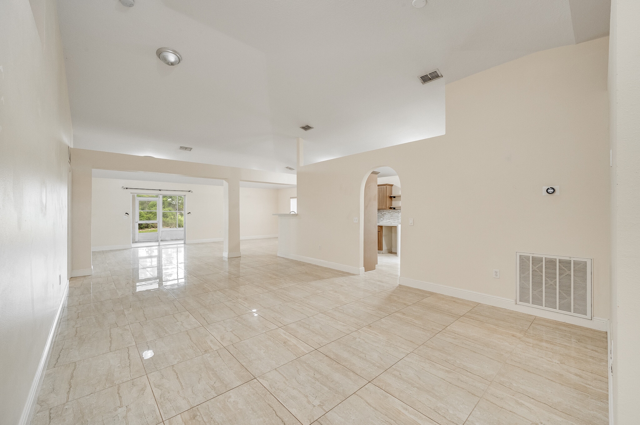 Building Photo - 537 Mason Dr