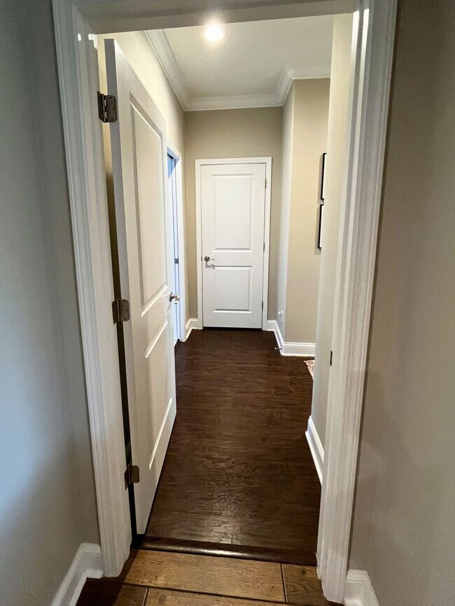 Building Photo - 3/2 with amazing community amenities!