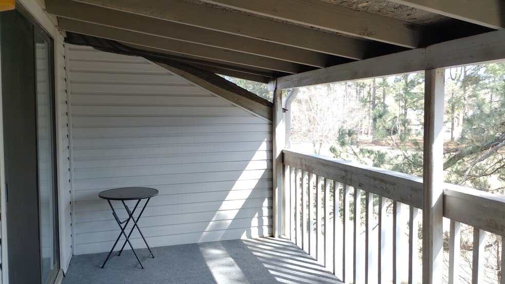 Building Photo - 500 Fairway Village Dr