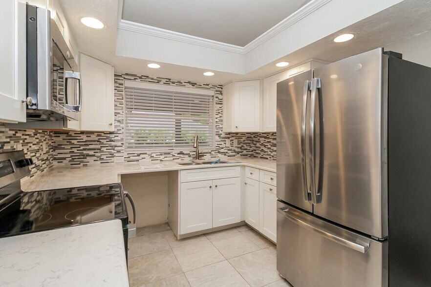 Building Photo - 611 Chautauqua Dr