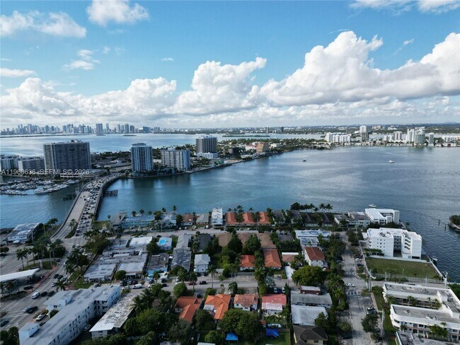 Building Photo - 1965 Calais Dr