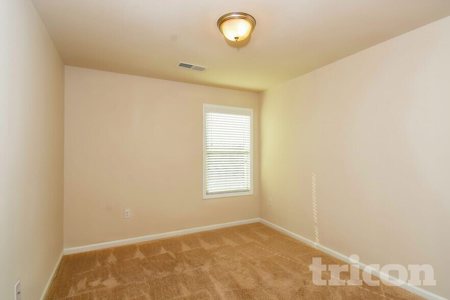 Building Photo - 725 Ireland Ln