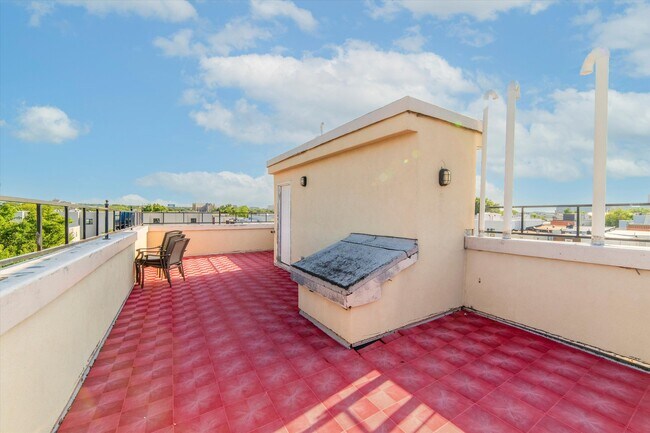 Building Photo - 1815 W Montgomery Ave