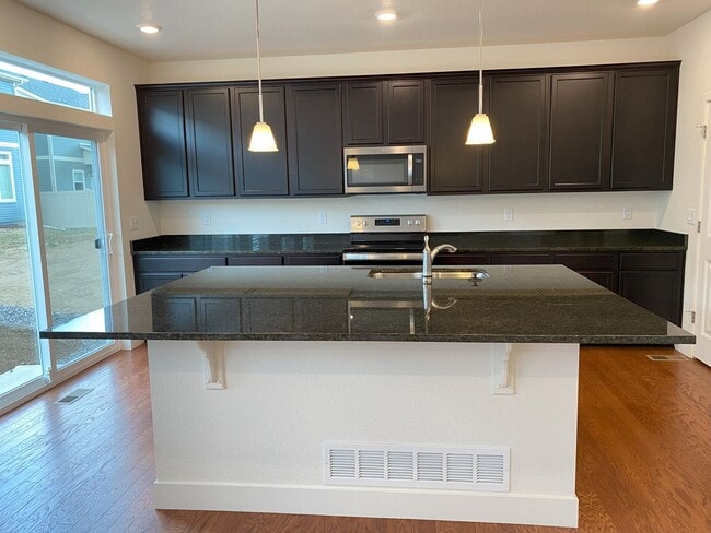Building Photo - Stunning 4 bed 3.5 bath in Johnstown.