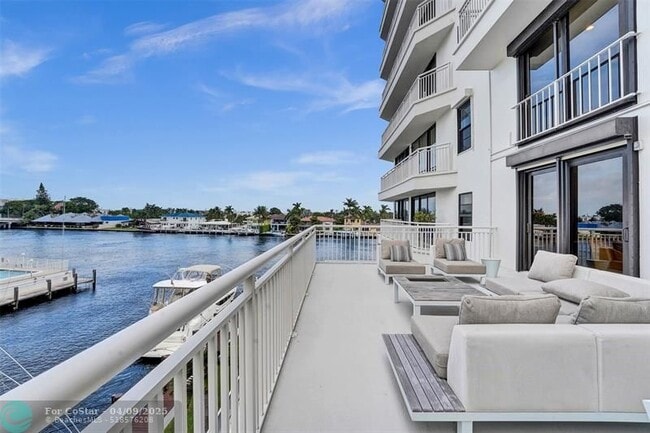 Primary Photo - 3100 NE 48th St