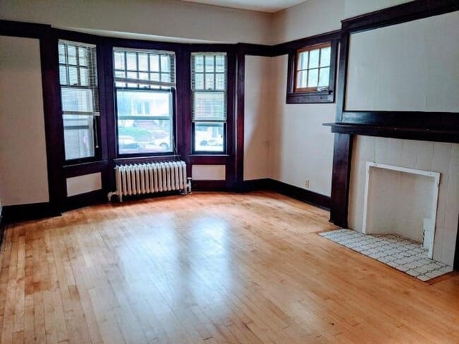 Building Photo - Prospect Lower house