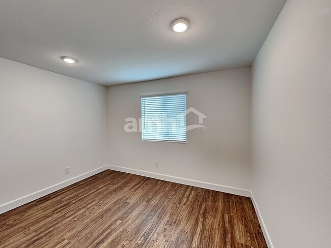 Building Photo - 10076 Roseum Ct