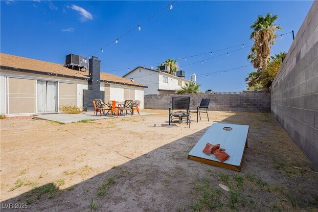 Building Photo - 5235 Sunnywood Dr