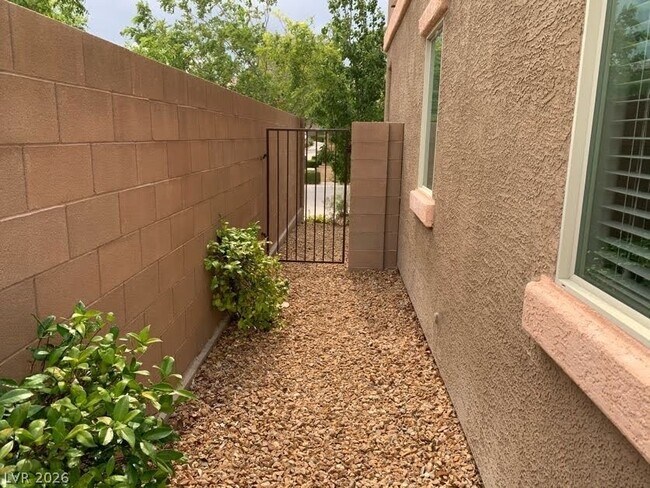 Building Photo - 7752 Broadloom Ct