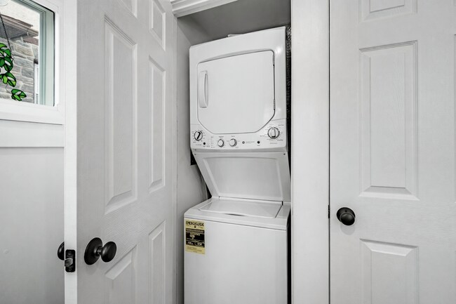 Building Photo - 324-326 Darby Rd-1R