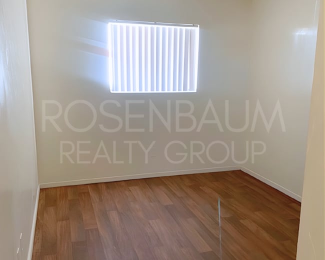 Building Photo - 455 W Kelso St