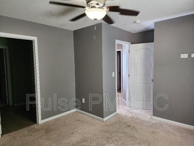 Building Photo - 1212 E Henry Clay Ave