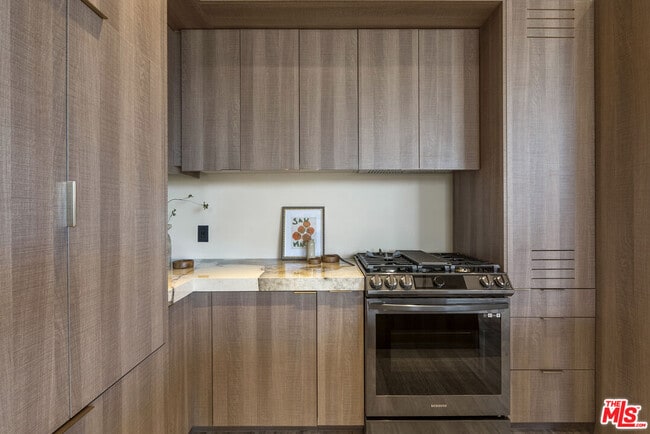 Building Photo - 1021 N Ogden Dr