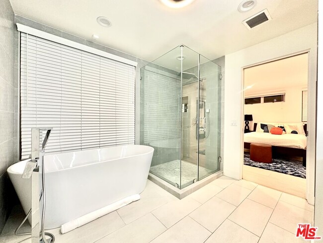 Building Photo - 822 Pacific Ave