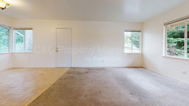 Building Photo - 857 Pacific St