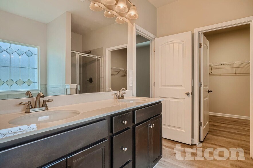 Building Photo - 451 Fredrick Dr