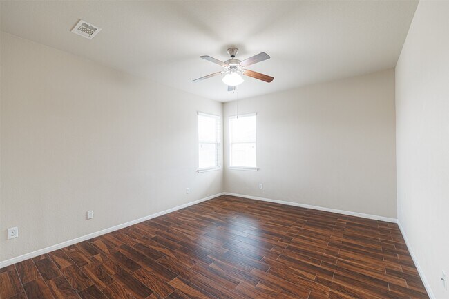 Building Photo - 25322 Saddlebrook Ranch Dr