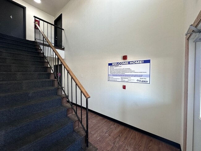 Building Photo - Noble Estates |||