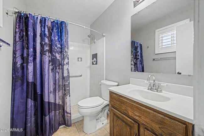 Building Photo - 408 E La Jolla Dr