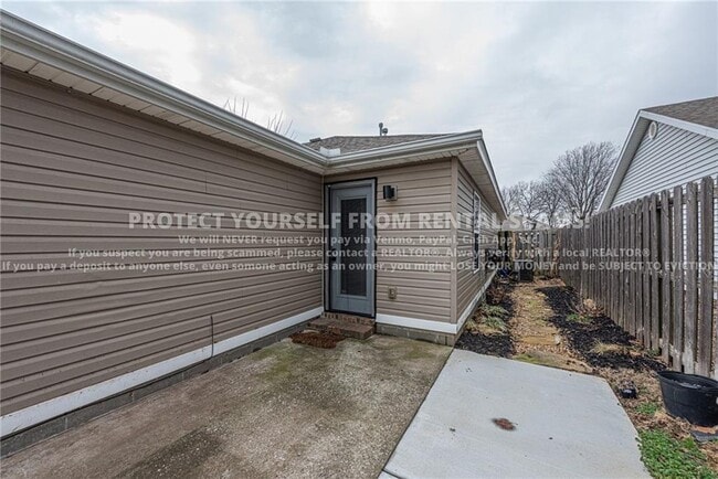 Building Photo - 1384 S Holland Dr