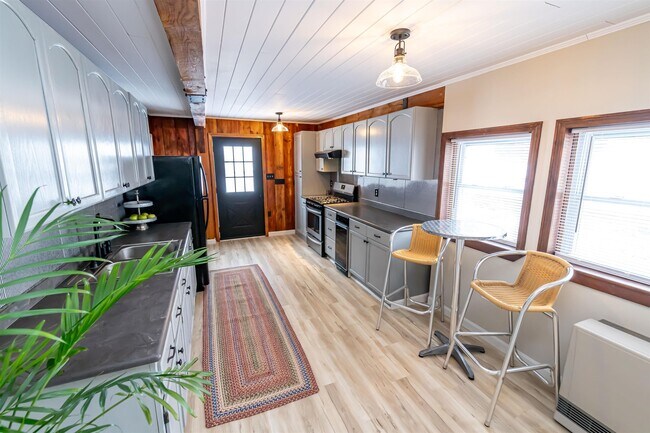 Building Photo - 339 Fremont Rd