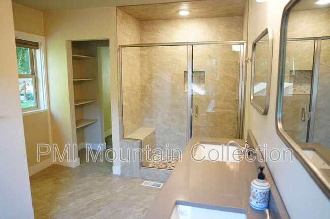 Building Photo - 249 S 400 E