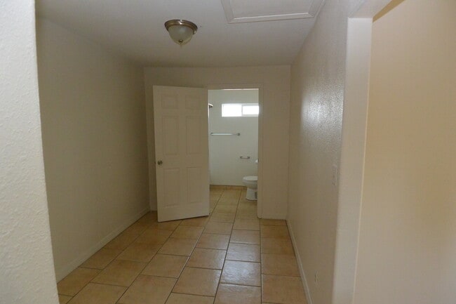 Building Photo - NW Home