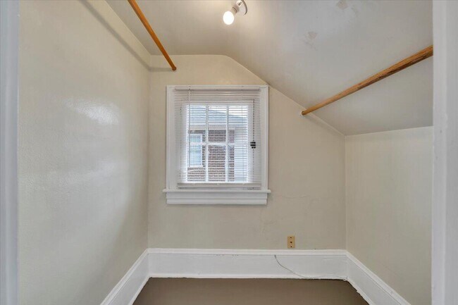 Building Photo - 1144 Wasena Ave SW