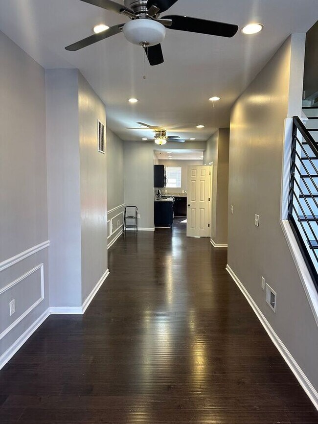 Building Photo - 4 bedrooms