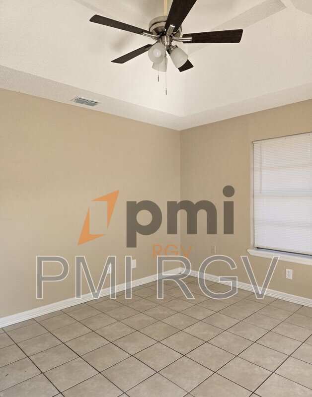 Building Photo - 2912 N 29th Ln