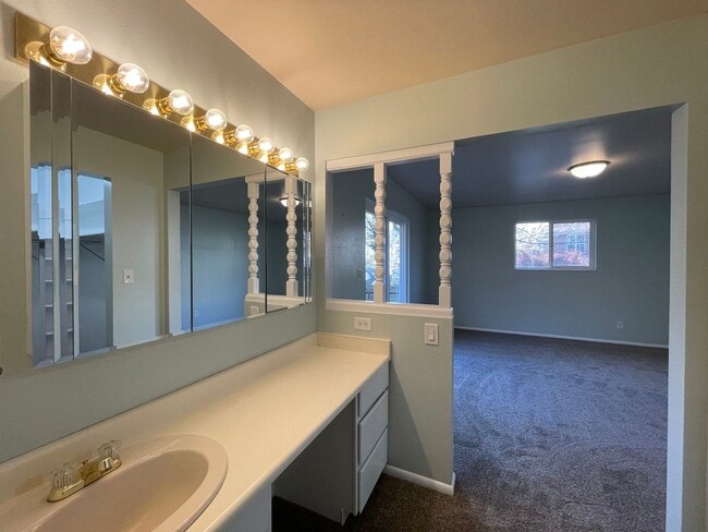 Building Photo - Spacious House on the Northeast Bench in Orem