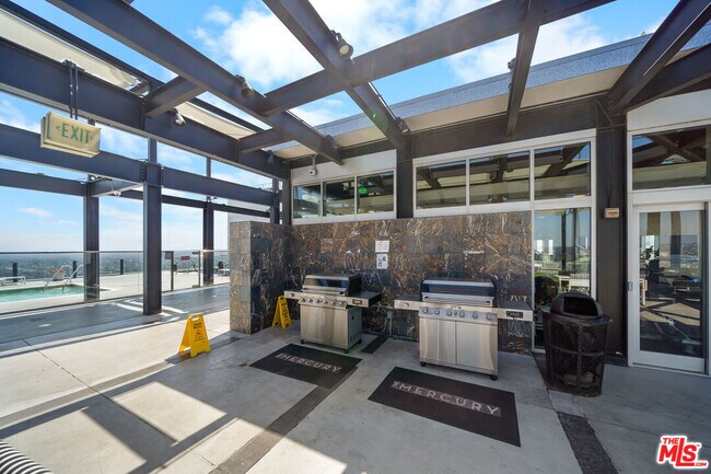 Building Photo - 3810 Wilshire Blvd