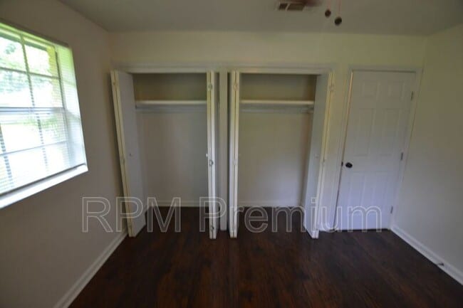 Building Photo - 1857 Theron Dr