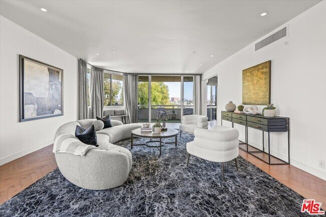 Building Photo - 300 N Swall Dr