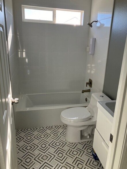 Building Photo - 2426 Orchard Way