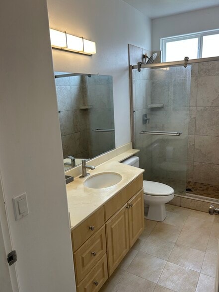 Guest Bathroom - 75-6009 Alii Dr