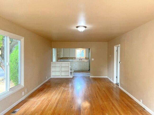 Building Photo - 2Bd/1Ba Single Story House w/ Basement - A...