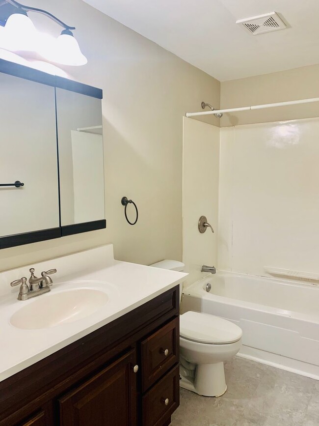Building Photo - 8038 Evesborough Dr