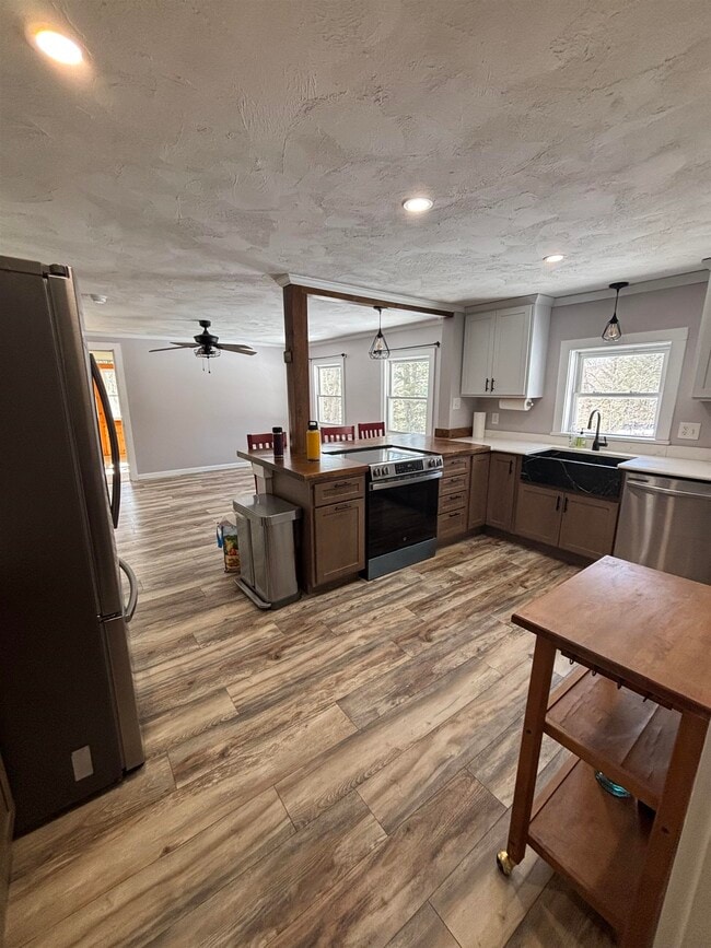 Building Photo - 280 Lakeshore Dr