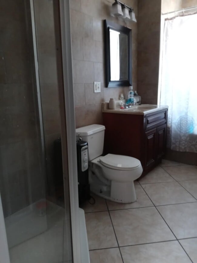 Building Photo - 23 Vroom St