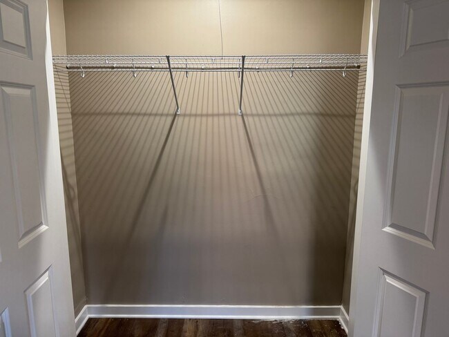 Building Photo - 516 Claremoor Ave