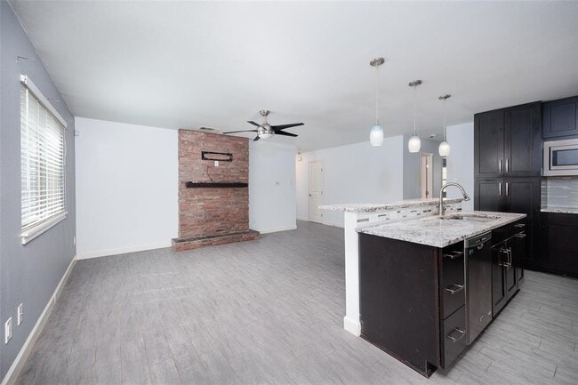 Building Photo - 802 Prince Valiant Dr