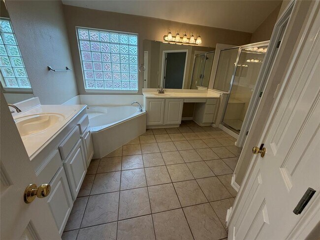Building Photo - 8413 Sea Ash Cir