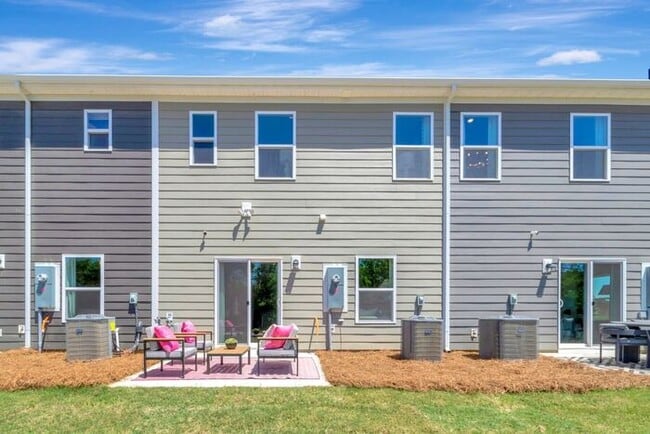 Building Photo - Townhouse Arberdene