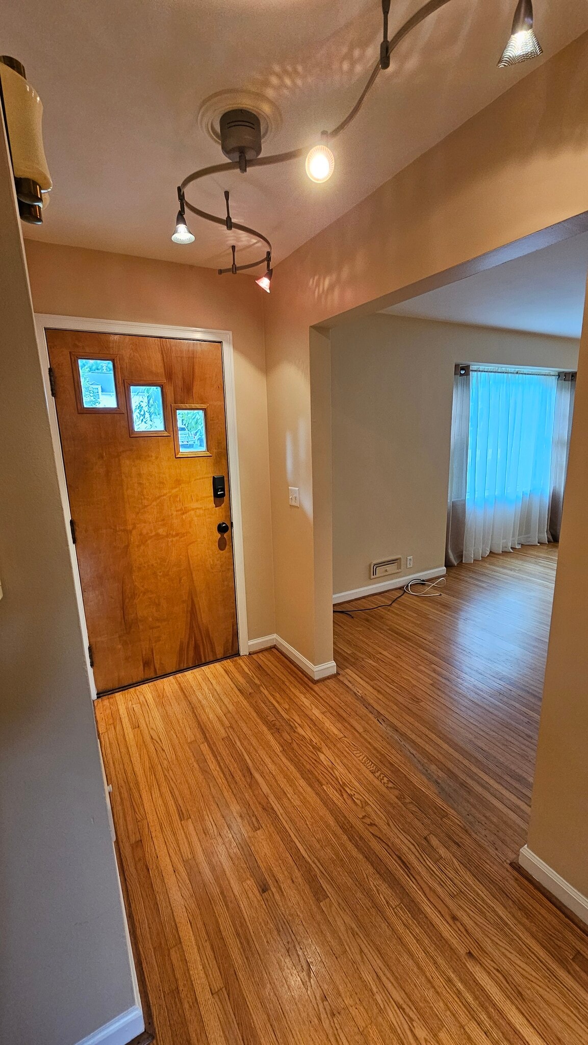 Foyer - 2164 Westfall Rd