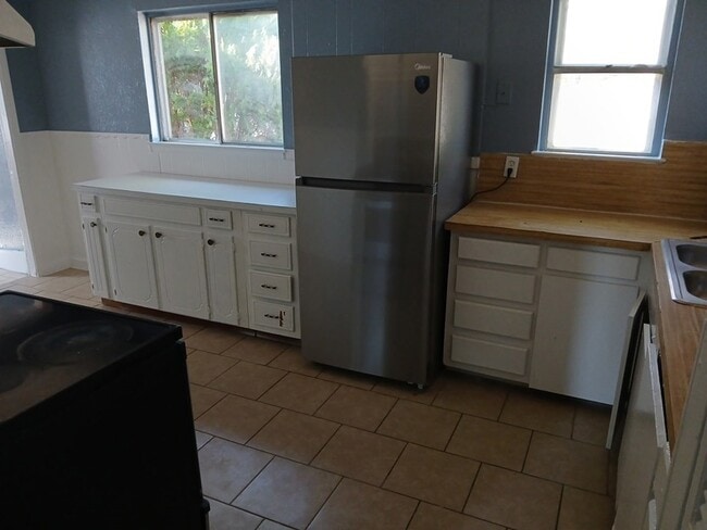 Building Photo - 4716 Dorsey St
