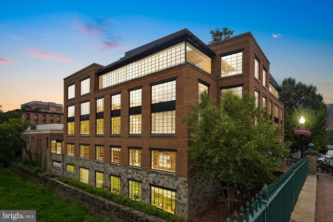 Building Photo - 1055 Wisconsin Ave NW